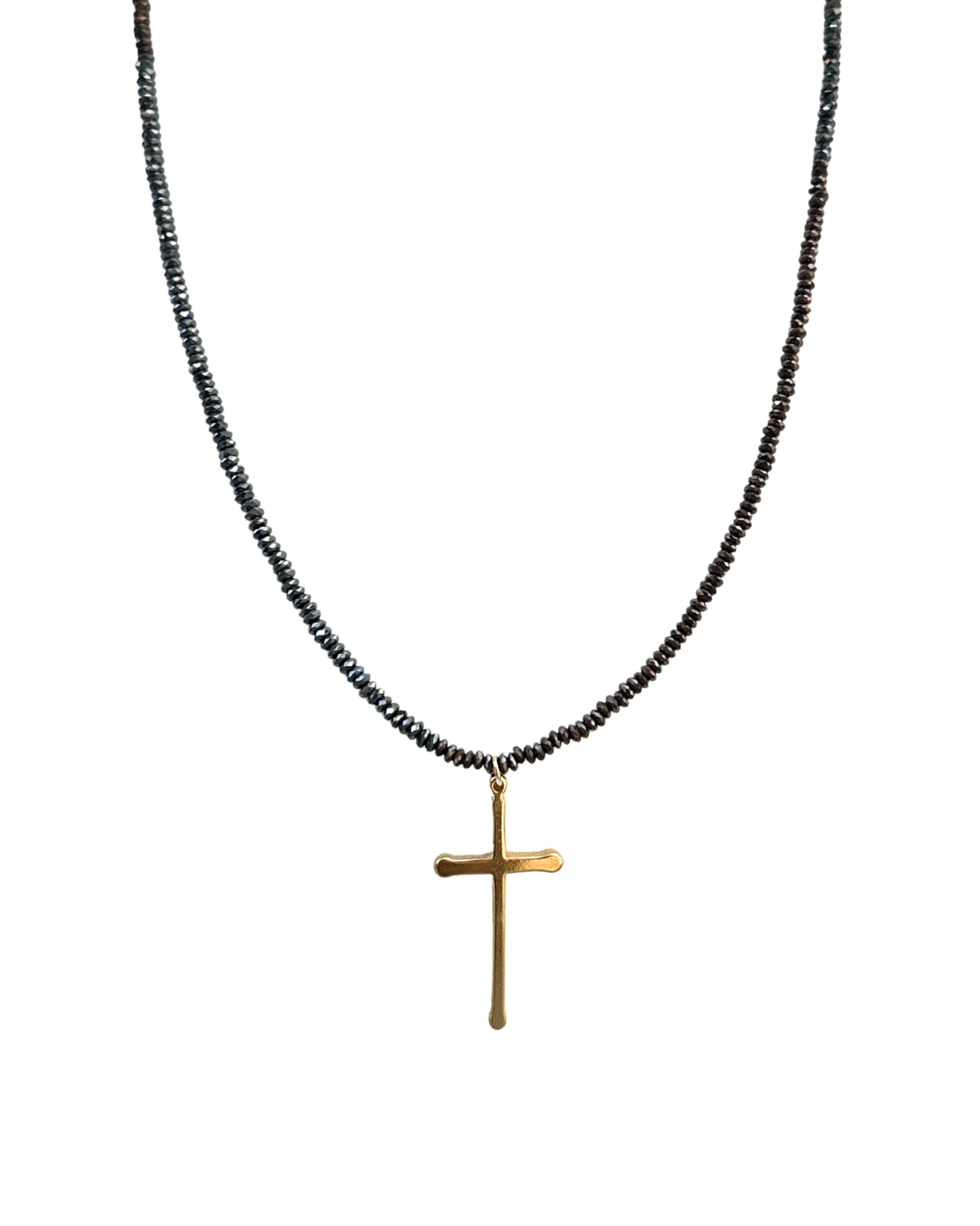 Sautoir Croix Sépia – vue complète perles hématite grise et marron avec pendentif croix dorée