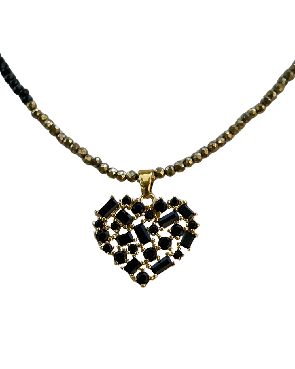 Sautoir Cœur Nocturne – détail pendentif cœur plaqué or pavé zircons noirs