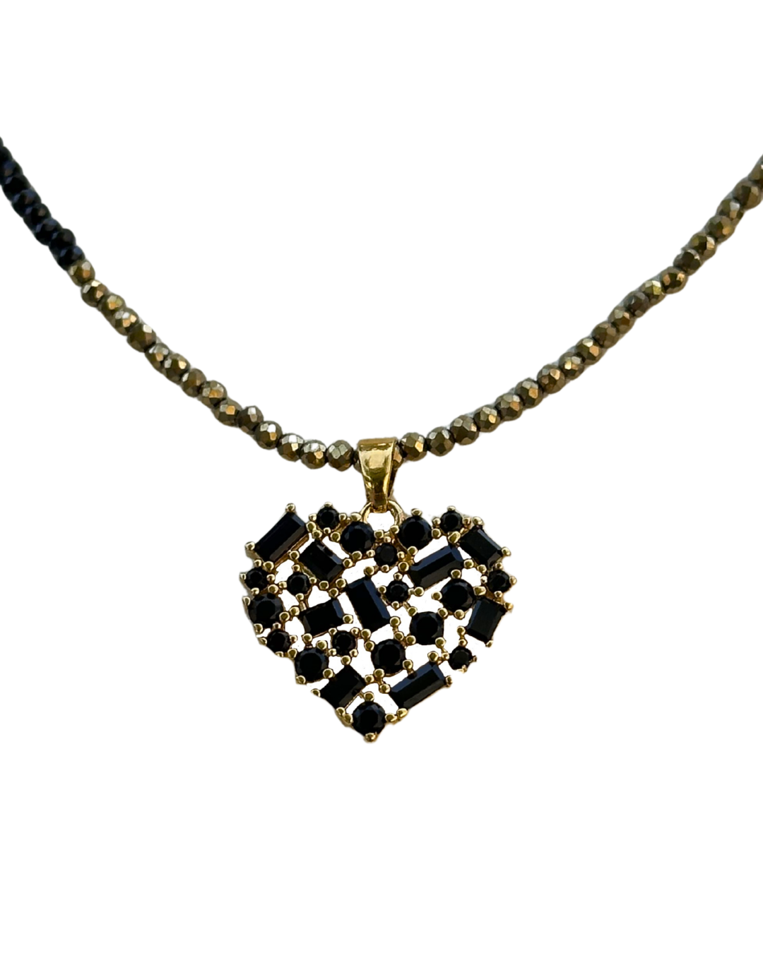 Sautoir Cœur Nocturne – détail pendentif cœur plaqué or pavé zircons noirs