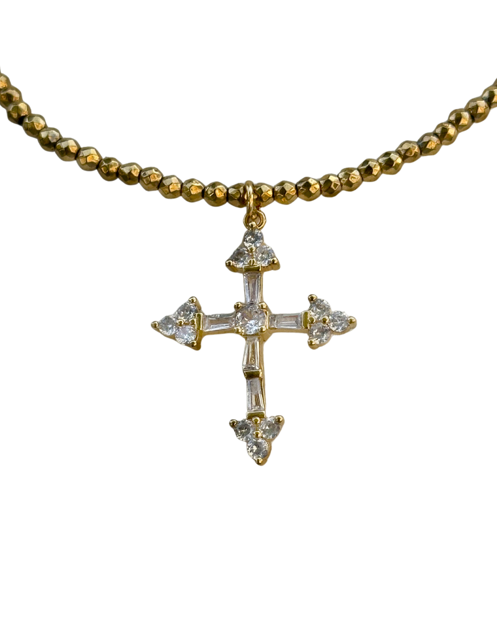 Sautoir Croix de Lumière – détail pendentif croix plaqué or zircons blancs sur perles hématite dorée