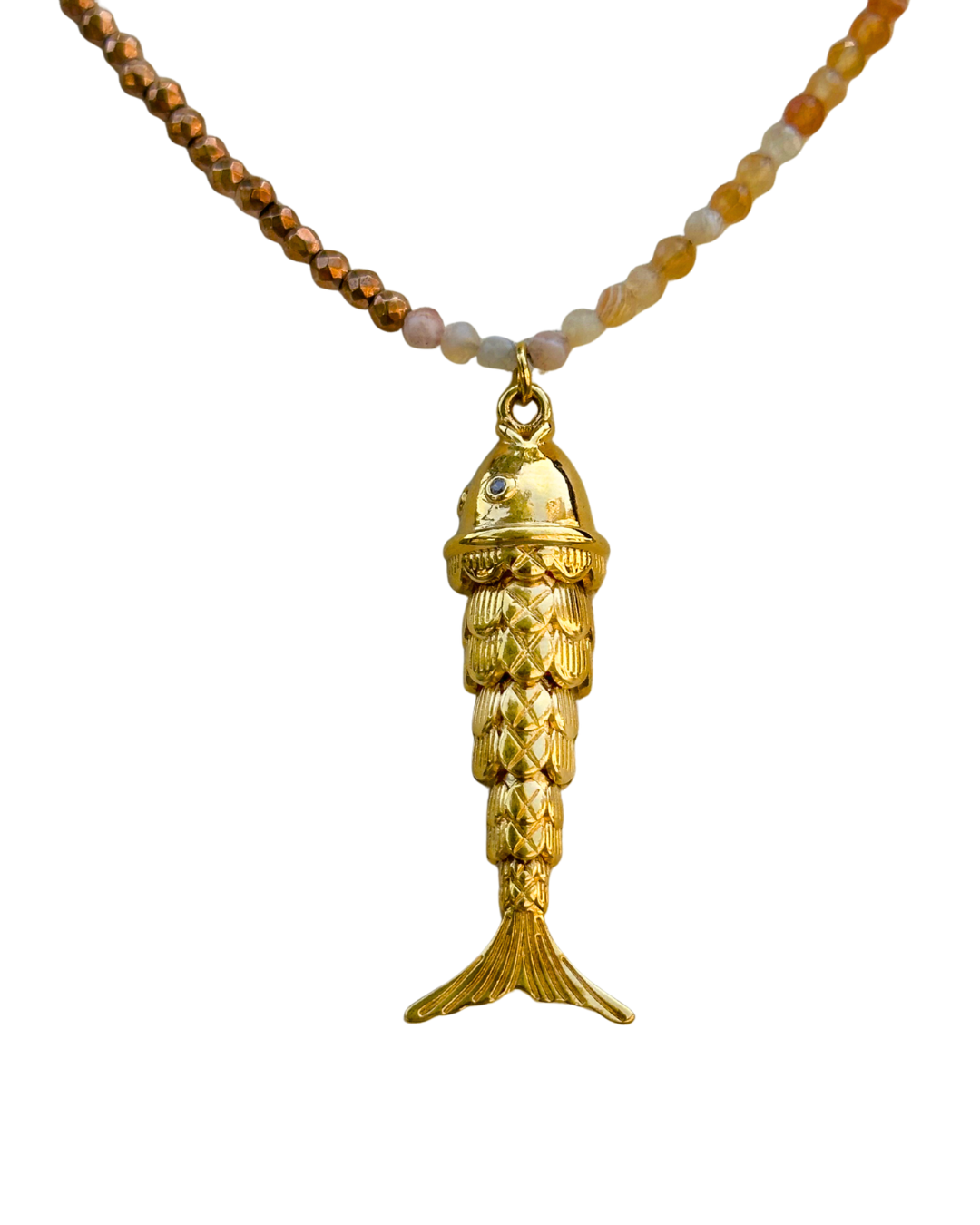 Sautoir Poisson Rose – détail pendentif poisson articulé plaqué or sur perles hématite dorée et aventurine rose